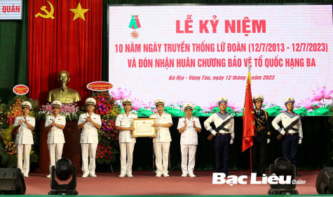 Lữ đoàn 167: Đón nhận Huân chương Bảo vệ Tổ quốc hạng Ba