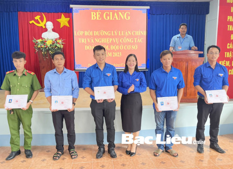 Bồi dưỡng lý luận chính trị và nghiệp vụ cho 85 cán bộ Đoàn - Hội - Đội