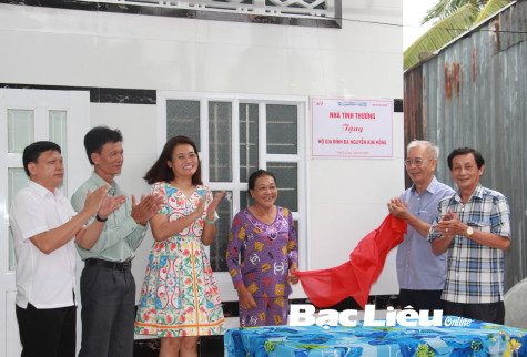 Liên hiệp các Tổ chức hữu nghị tỉnh Bạc Liêu: Bàn giao nhà tình thương cho hộ nghèo xã Châu Thới