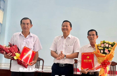 Huyện Vĩnh Lợi: Công bố và trao quyết định về công tác cán bộ