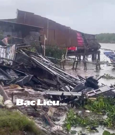 Huyện Hòa Bình: 11 căn nhà bị sập và tốc mái do ảnh hưởng bão số 1