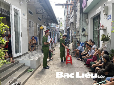 Người dân tích cực trang bị bình chữa cháy tại hộ gia đình