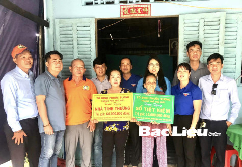 Tỉnh đoàn: Phối hợp hỗ trợ kinh phí xây dựng nhà tình thương cho hộ có hoàn cảnh khó khăn ở huyện Hồng Dân