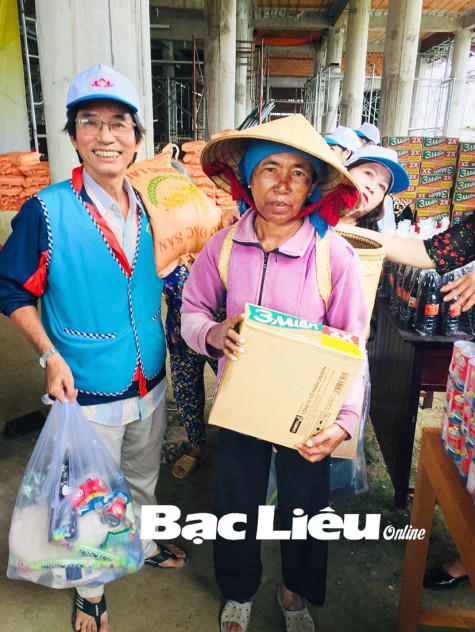 Ban từ thiện Phật giáo TP. Bạc Liêu: Tặng 300 suất quà cho người nghèo tỉnh Bình Thuận và Khánh Hòa