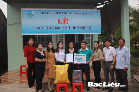 Hội LHPN tỉnh: Bàn giao 3 căn “Mái ấm tình thương” cho hội viên khó khăn