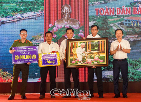 Biểu dương các điển hình trong phong trào toàn dân bảo vệ an ninh Tổ quốc