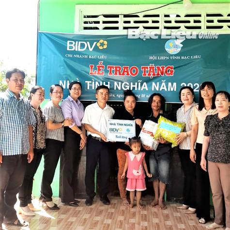 Bàn giao mái ấm tình thương cho hội viên phụ nữ huyện Phước Long