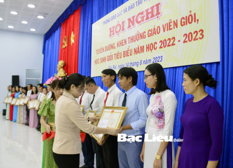 Ngành Giáo dục TX. Giá Rai: Tôn vinh giáo viên, học sinh có thành tích xuất sắc trong năm học 2022 - 2023