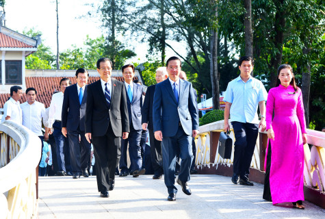 Chủ tịch nước Võ Văn Thưởng dâng hương tại Đền thờ Chủ tịch Tôn Đức Thắng