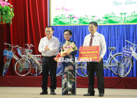 Trên 4 tỷ đồng tiếp sức học sinh, sinh viên vượt khó