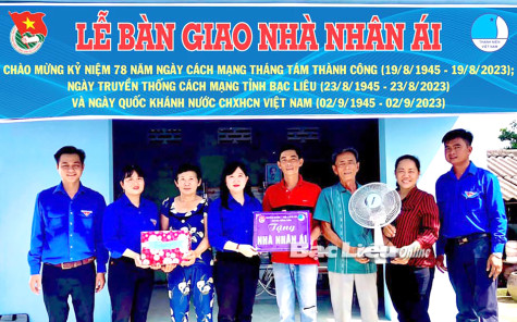 Huyện đoàn Hồng Dân: Bàn giao nhà nhân ái cho gia đình anh Nguyễn Văn Lót
