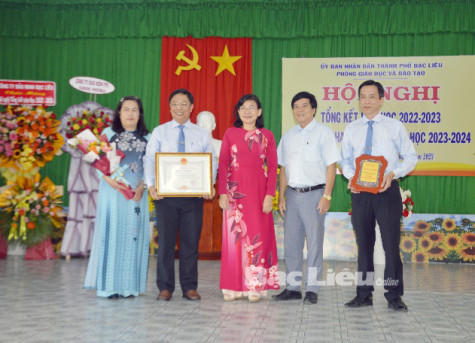 TP. Bạc Liêu: Tuyên dương giáo viên, học sinh có thành tích tiêu biểu