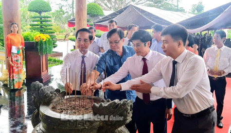 Huyện Vĩnh Lợi: Dâng hương tưởng niệm 54 năm Ngày mất Chủ tịch Hồ Chí Minh