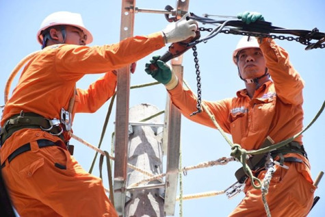 Thủ tướng Phạm Minh Chính: Thực hiện hiệu quả giải pháp bảo đảm cung ứng điện, xăng