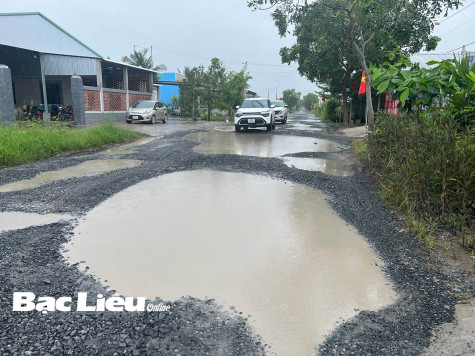 Những công trình chậm tiến độ khiến người dân bức xúc