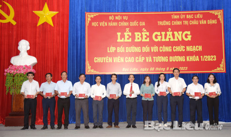 Bế giảng lớp bồi dưỡng đối với công chức ngạch chuyên viên cao cấp và tương đương khóa 1 - năm 2023