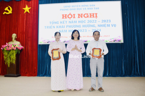 Ngành Giáo dục huyện Hồng Dân: Tiếp tục đổi mới quản lý, giảng dạy và học tập nhằm nâng cao chất lượng giáo dục và đào tạo