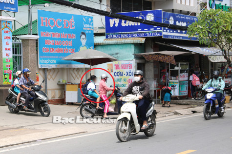 Những hình ảnh chưa đẹp trước cổng trường