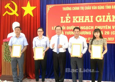 Hơn 70 cán bộ được bồi dưỡng ngạch chuyên viên chính