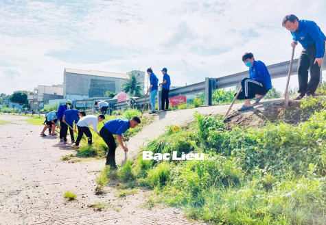Thành đoàn TP. Bạc Liêu: Ra quân hưởng ứng “Ngày Chủ nhật xanh” đợt 4 - năm 2023