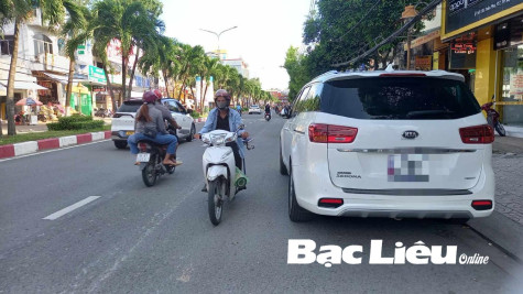 Xe máy đi ngược chiều, tiềm ẩn nguy cơ tai nạn giao thông
