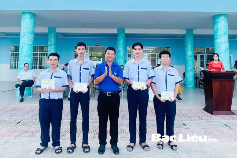 Thành đoàn TP. Bạc Liêu: Trao giấy chứng nhận Thanh niên tình nguyện hè năm 2023 cho 46 đoàn viên