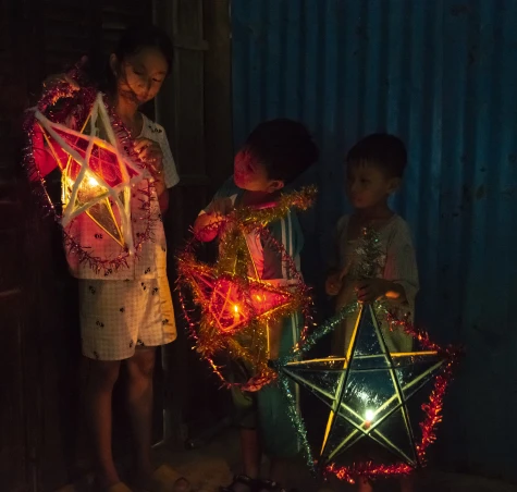 Lồng đèn Trung thu cho trẻ em nghèo