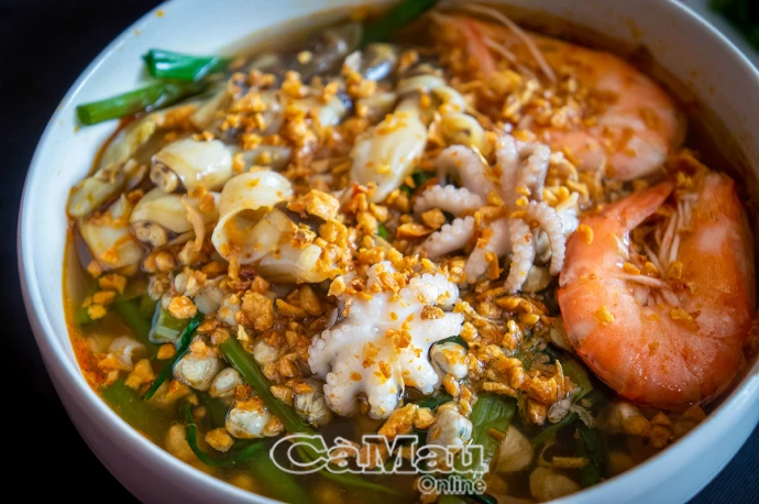 Lạ miệng với “phở ốc hến”