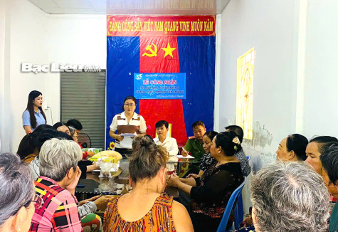 Hội LHPN Phường 5: Công nhận “xóa hộ trắng hội viên” và trao quyết định hội viên danh dự