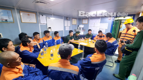 10 thuyền viên tàu cá Bạc Liêu bị nạn trên biển được cứu hộ an toàn