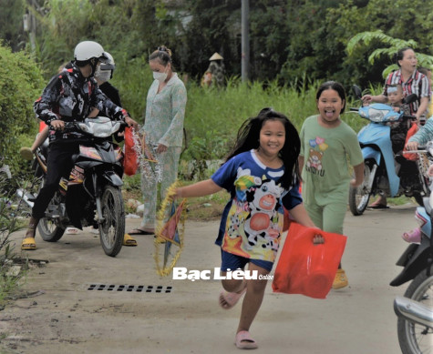 Trung thu về với xóm tình thương