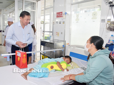 Nhiều cơ quan, đơn vị chăm lo tết Trung thu cho trẻ em