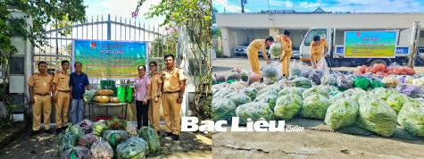 Cảnh sát giao thông tỉnh: Tặng 3 tấn rau củ quả, nhu yếu phẩm cho người già neo đơn, trẻ mồ côi