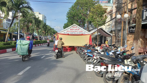 Dựng rạp chiếm đường - chuyện biết rồi, nói mãi