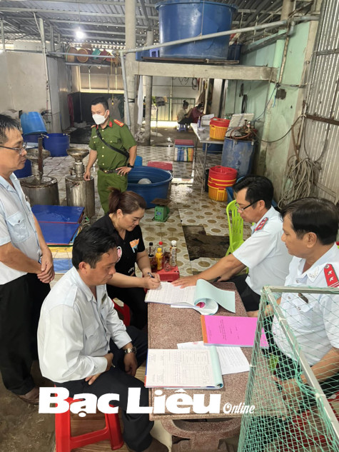 Cần xử lý hình sự hành vi bơm tạp chất vào tôm