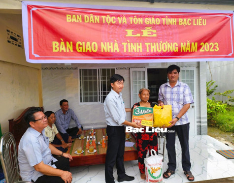 Ban Dân tộc và Tôn giáo tỉnh: Bàn giao 2 căn nhà tình thương tại huyện Phước Long