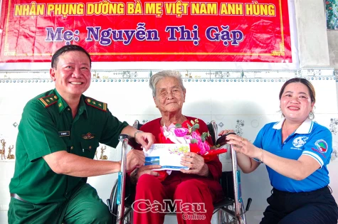 Nhận phụng dưỡng Mẹ Việt Nam anh hùng Nguyễn Thị Gặp
