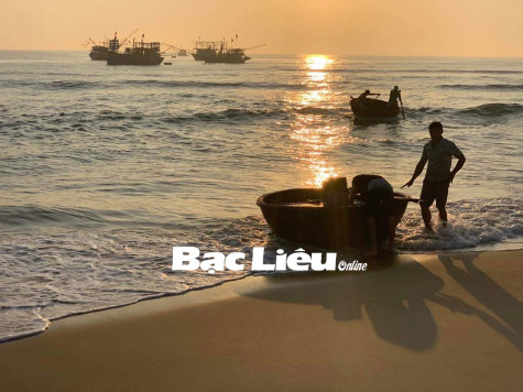 Ngày mới ở biển Tam Tiến