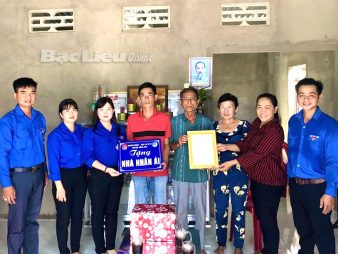 Tuổi trẻ Hồng Dân chung tay giảm nghèo