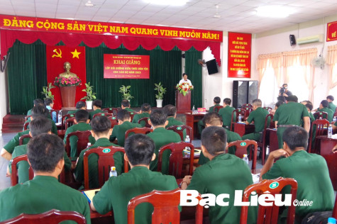 Bồi dưỡng kiến thức dân tộc cho sĩ quan, quân nhân chuyên nghiệp
