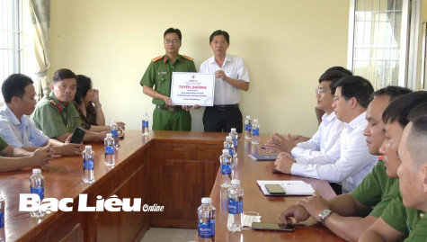 Công ty Điện lực Bạc Liêu: Tuyên dương Tổ tuần tra Công an phường Hộ Phòng do khám phá vụ trộm dây cáp điện trên địa bàn