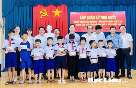 Hơn 70 học viên và giảng viên Trường Chính trị Châu Văn Đặng nghiên cứu thực tế tại xã Ninh Quới A