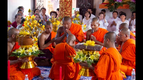 Độc đáo lễ hội dâng y Kathina (Phật lịch 20567)