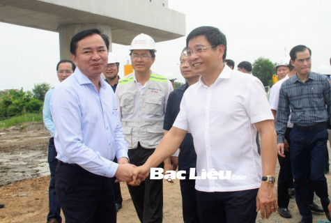Bộ trưởng Bộ Giao thông vận tải - Nguyễn Văn Thắng kiểm tra Dự án cao tốc Bắc - Nam đoạn qua tỉnh Bạc Liêu