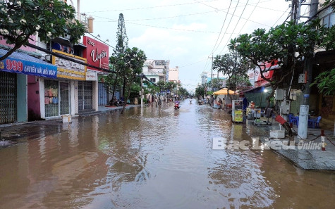 Đường ngập nặng vì triều cường