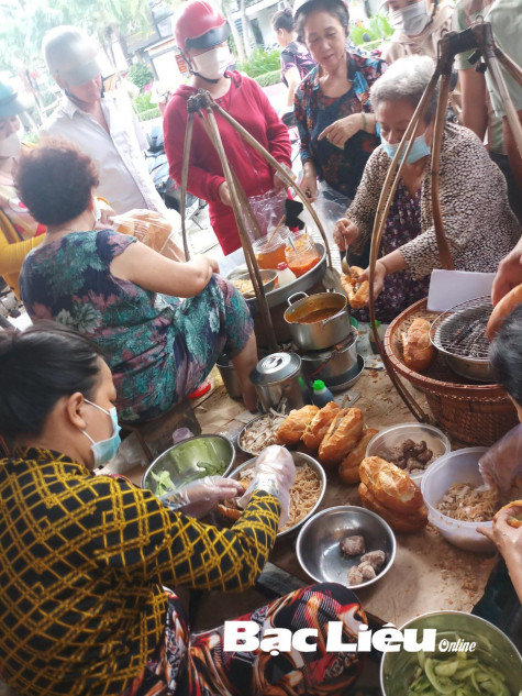 Bánh mì bì xíu mại