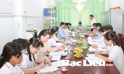 HĐND tỉnh giám sát hoạt động tại Trạm Y tế xã Hưng Hội