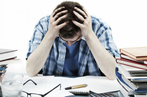 Người trẻ “gánh” nhiều áp lực