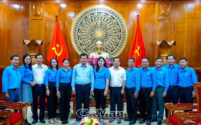 Bí thư Tỉnh uỷ gặp mặt đoàn đại biểu dự Đại hội XIII Công đoàn Việt Nam