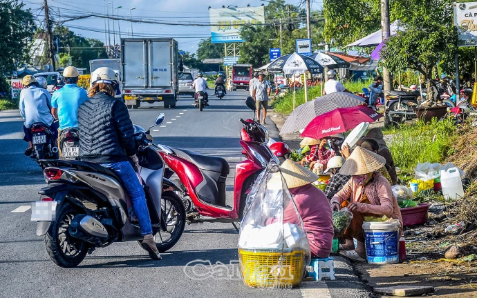 Họp chợ trái phép vẫn tái diễn